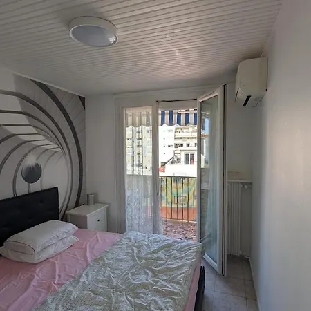 Very With Sea View Close To Airport Apartmán Nice