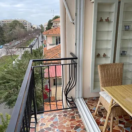 Very With Sea View Close To Airport Apartmán